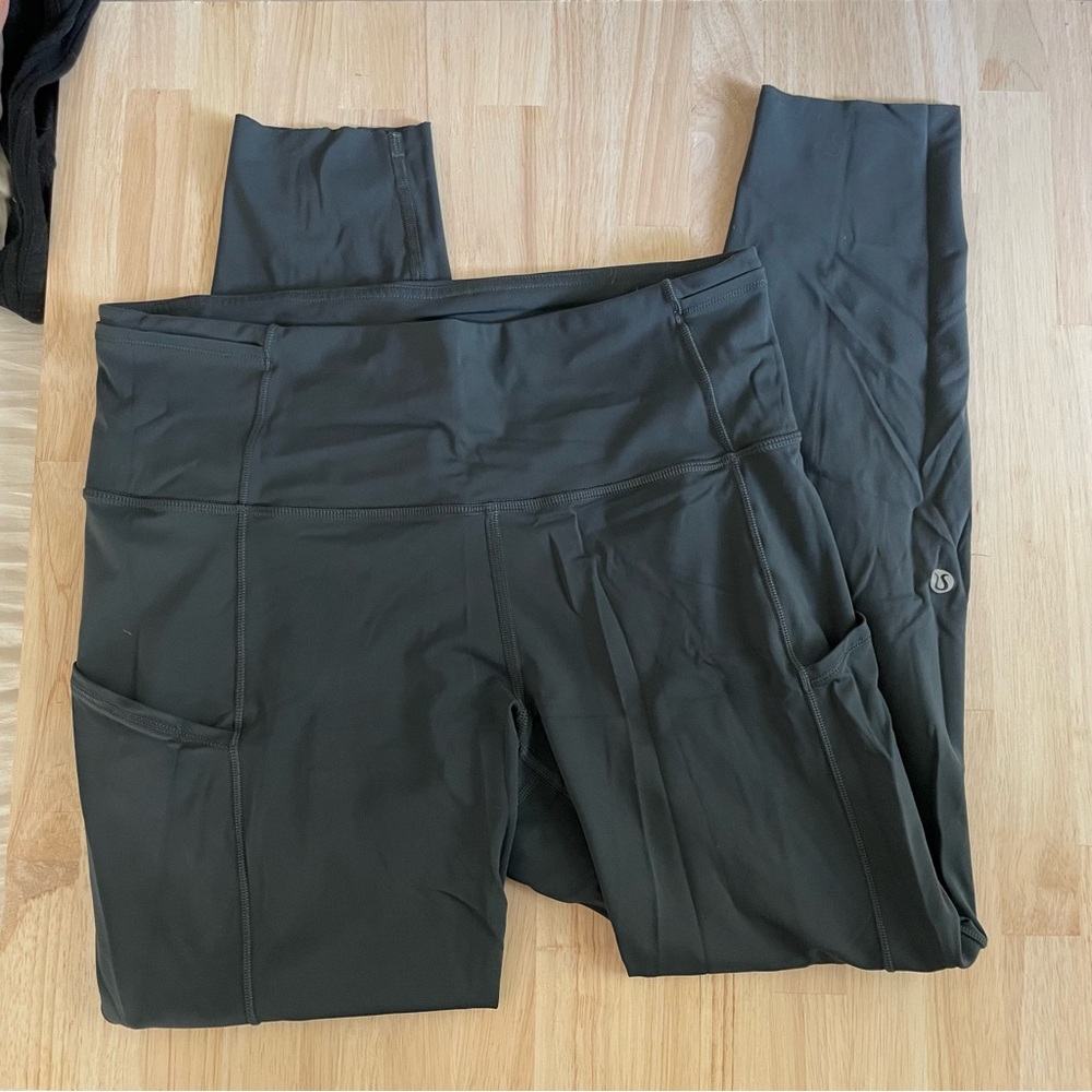 Lululemon Fast and Free Tight 25” Pockets Size 8 Navy Blue